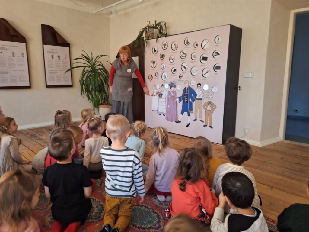 Tähekullide ja Pilvejäneste õppekäik Anija mõisa