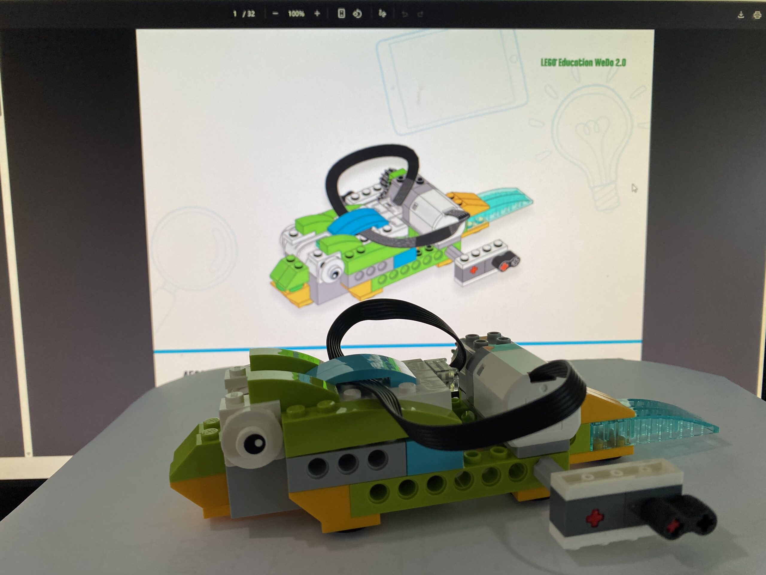 Robootikanädala alguses tutvusid Lendoravate kuni 3 aastased lapsed erinevate robootiliste masinatega, mis meid igapäevaelus ümbritsevad. Suurt põnevust pakkus 